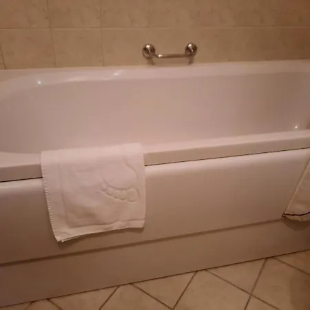 Hotel студио в 4 звезди, град *