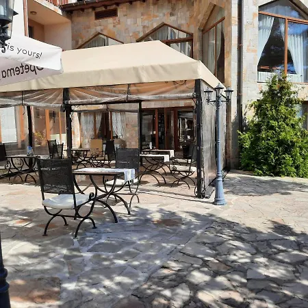 Hotel студио в 4 звезди, град *